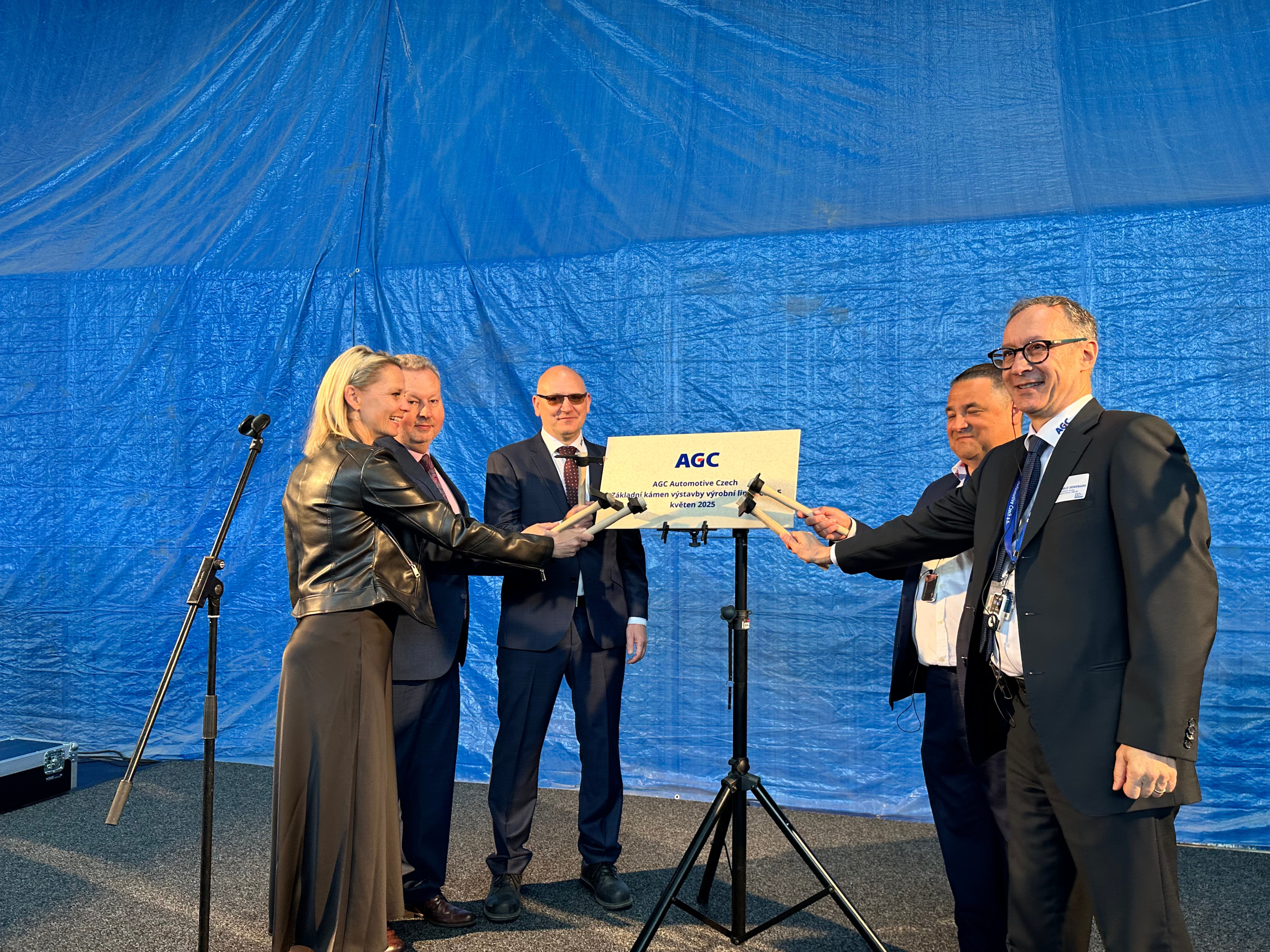 AGC Automotive Czech slaví 100 let a vstupuje do nové éry – staví moderní linku na výrobu čelních skel